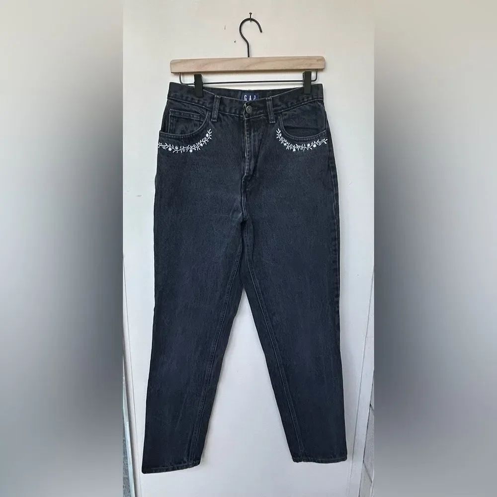 EUC Vintage GAP Distressed Black Embroidered Classic Fit Jeans - Size 10